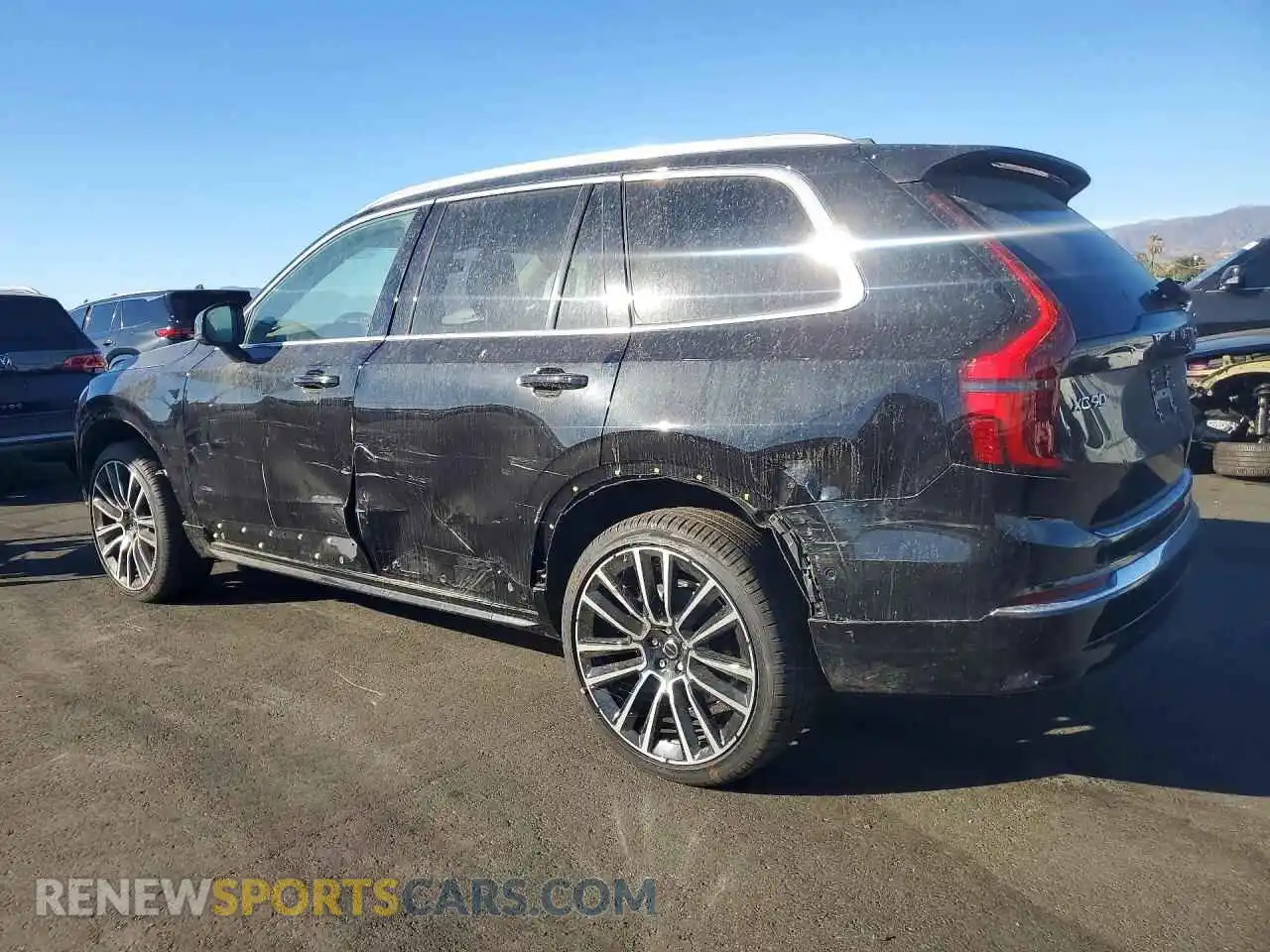 2 fotografías del automóvil dañado YV4062JB7S1370298 VOLVO XC90 2025