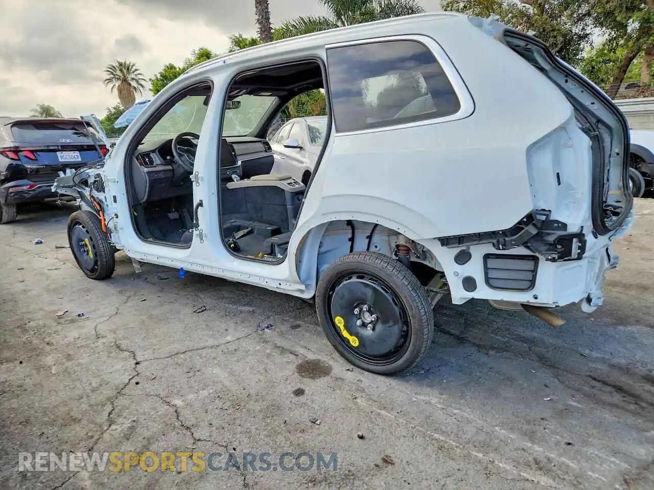2 Photograph of a damaged car YV4H60PB8S1392115 VOLVO XC90 2025