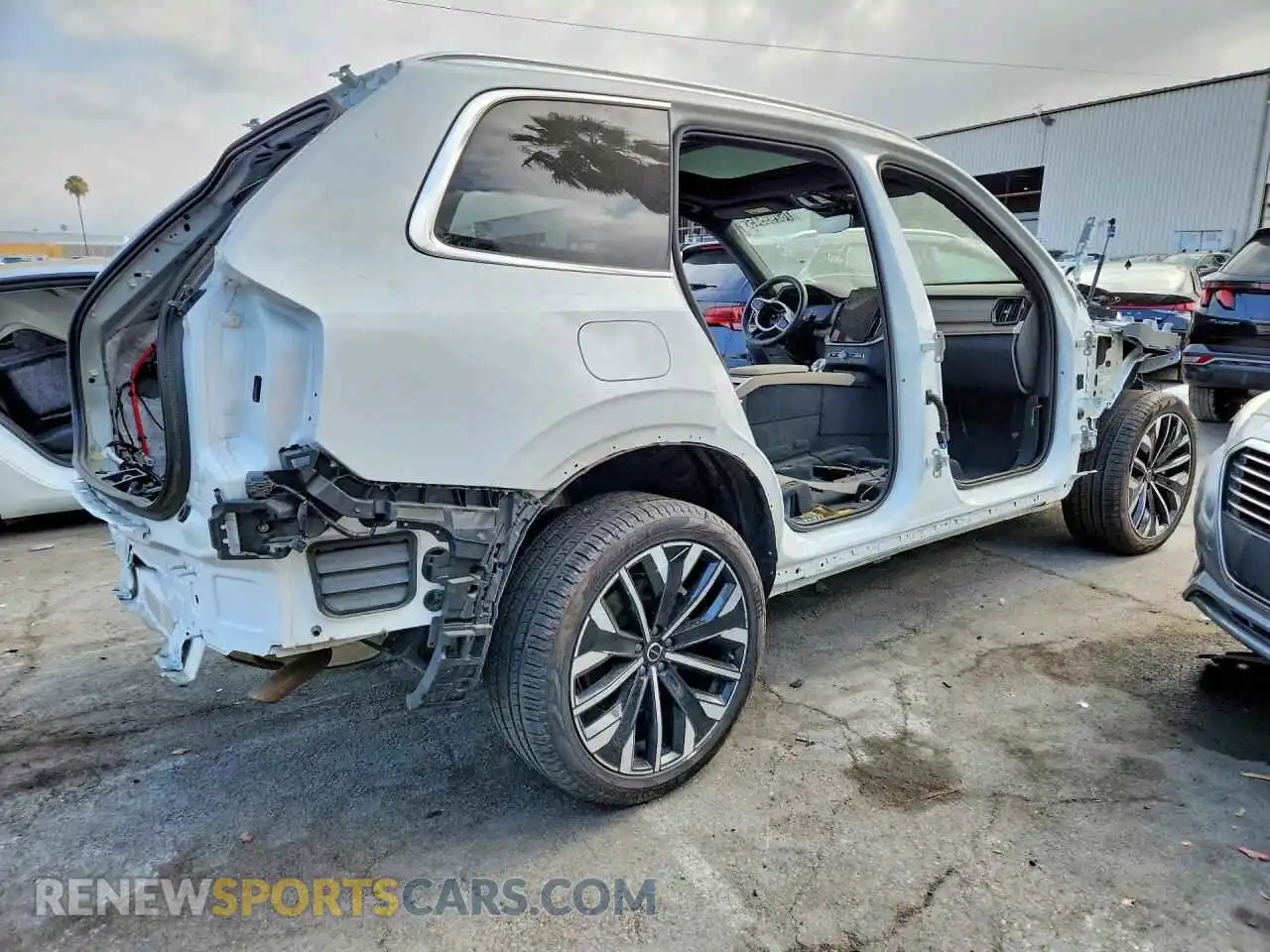3 Photograph of a damaged car YV4H60PB8S1392115 VOLVO XC90 2025