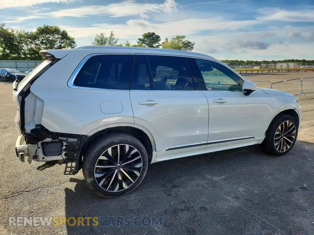3 Photograph of a damaged car YV4062PE7T1464281 VOLVO XC90 2026