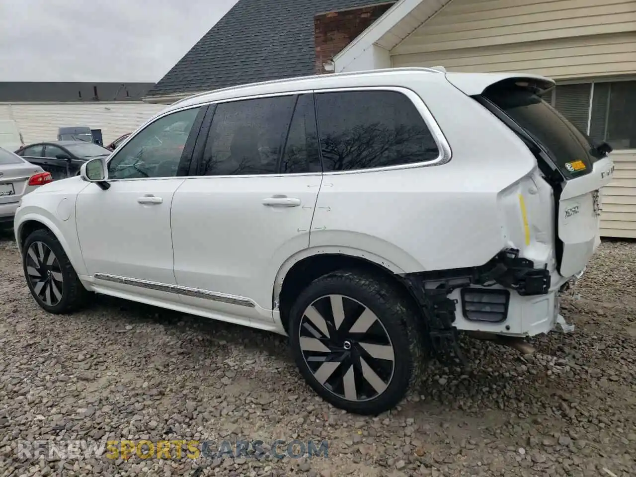 2 fotografías del automóvil dañado YV4H60CE1R1223807 VOLVO XC90 PLUS 2024