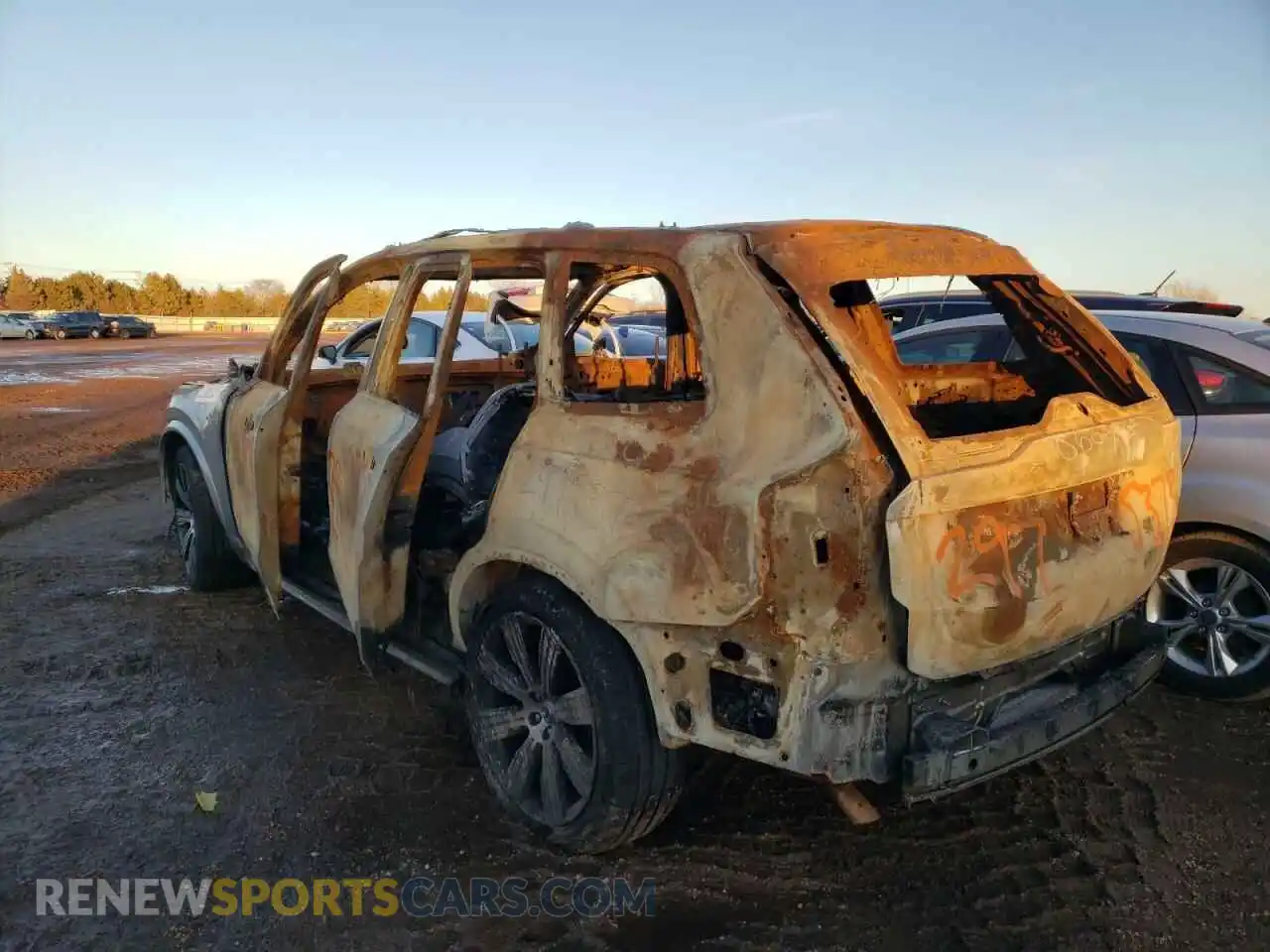 2 fotografías del automóvil dañado YV4L12PE3R1235603 VOLVO XC90 PLUS 2024