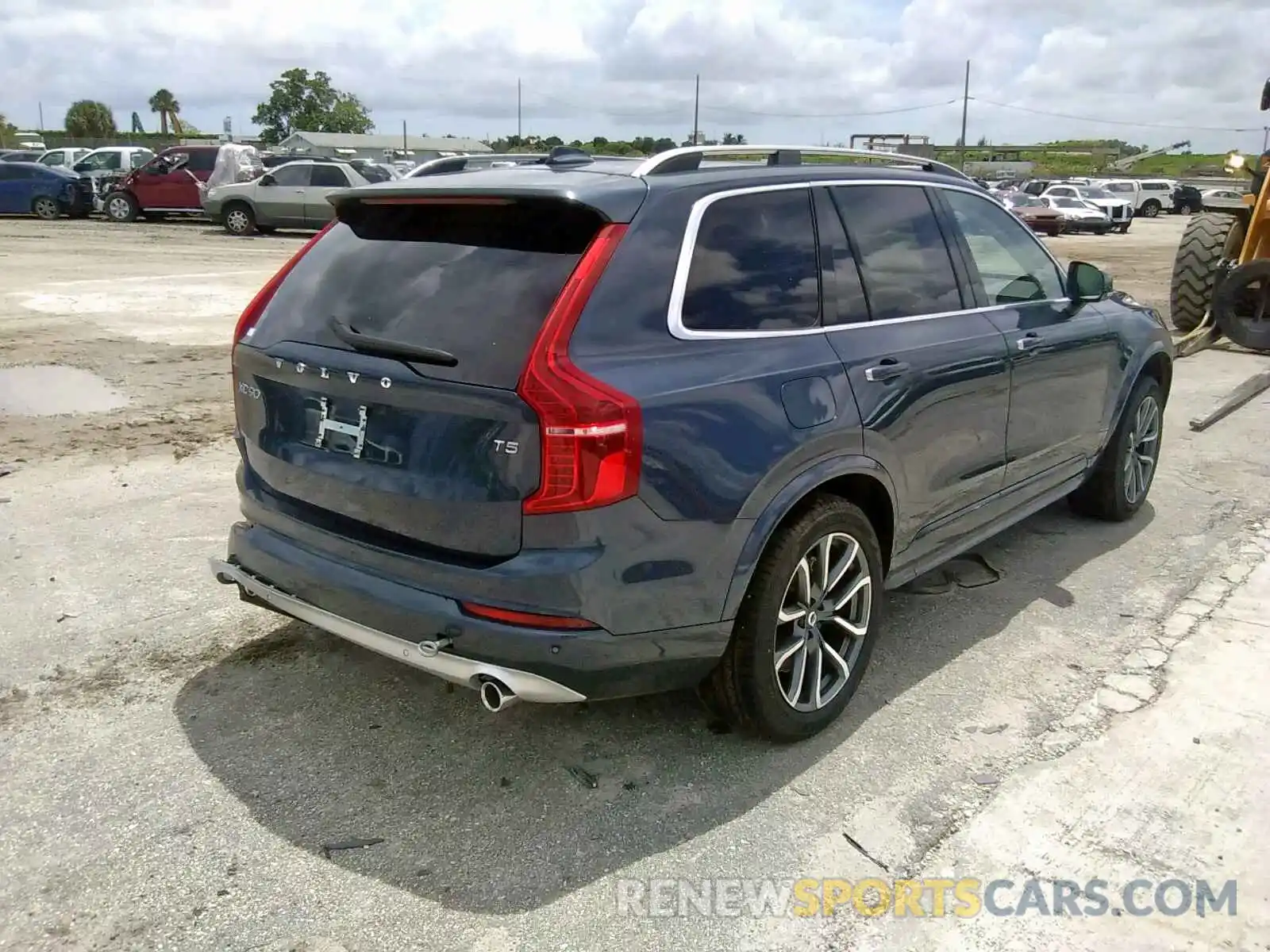 4 Photograph of a damaged car YV4102CK1K1432393 VOLVO XC90 T5 2019