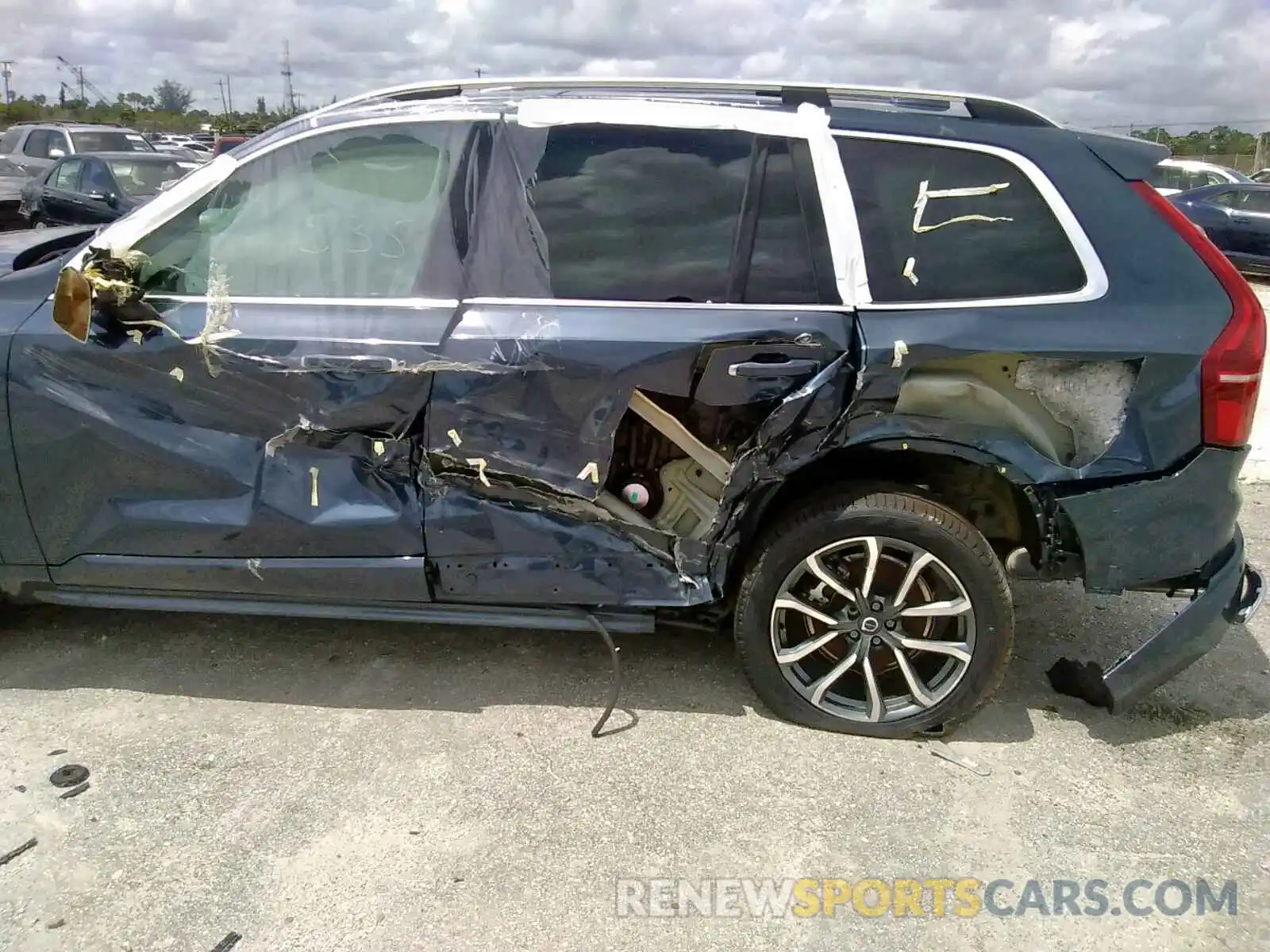 9 Photograph of a damaged car YV4102CK1K1432393 VOLVO XC90 T5 2019
